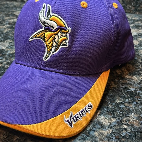 NWT Minnesota Vikings 2-Tone Authentic NFL Cap Hat with Adjustable Velcro Back - Picture 3 of 12